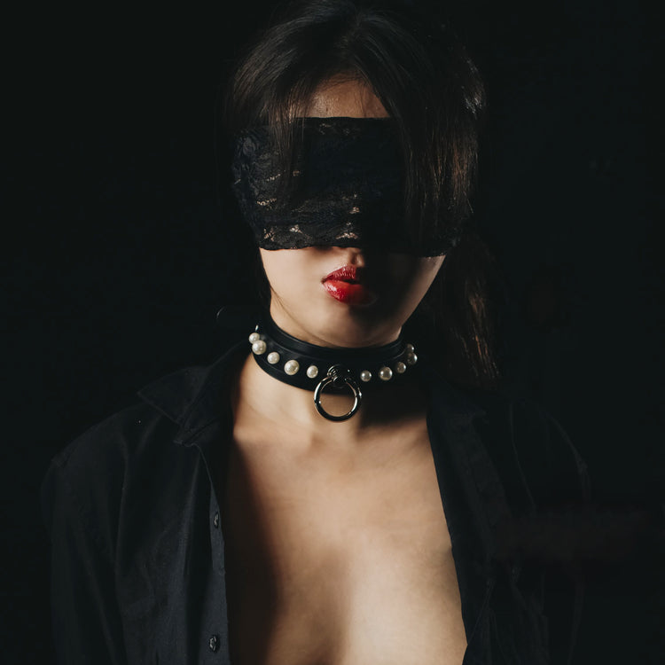 Bondage Collars & Leashes