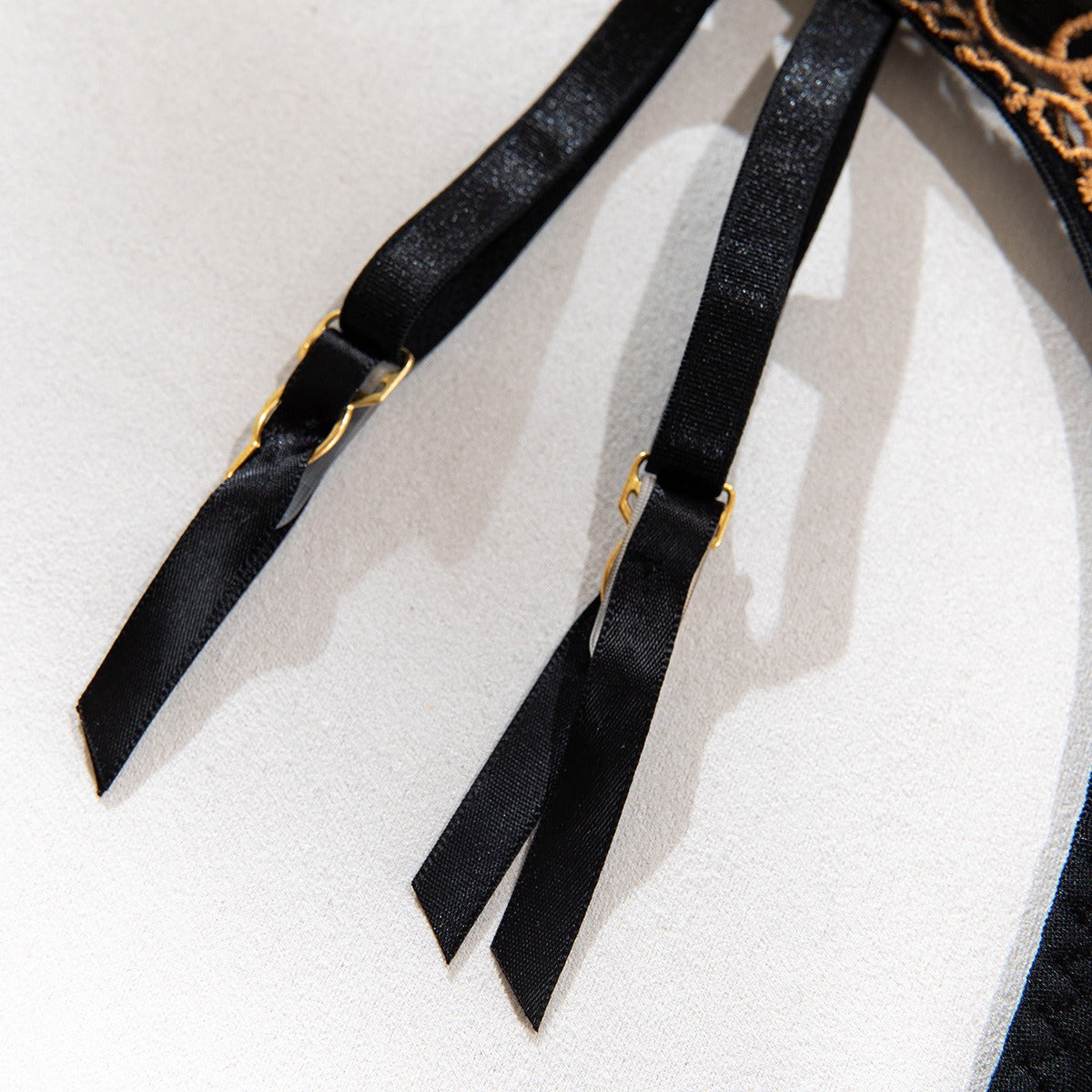 Black&Gold Chain Lace Lingerie Set – Luxury Seductive 3-Piece Garter Set